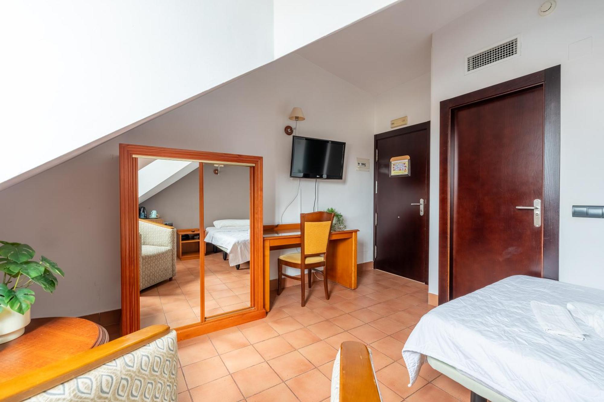 I Am La Posada Hotel And Apartment Бенальмадена Экстерьер фото
